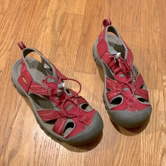 Keen | Shoes | Keen Newport H2 Pink Sandals Sz 7 | Poshmark display picture 1